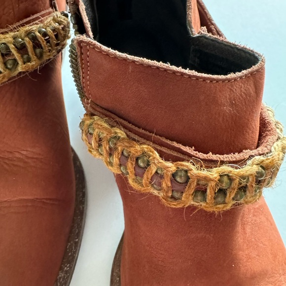 Diego di Luca Rust Colored Ankle Boots, 7, Rope Detail at Ankle, Like New - Picture 3 of 7